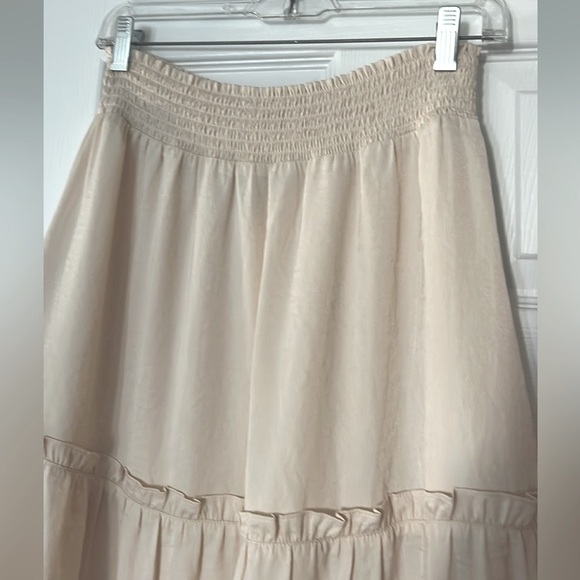 NWT Vince Camuto Smocked Waist Tiered Fully Lined Maxi Skirt - Picture 2 of 8